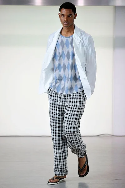 Look 18